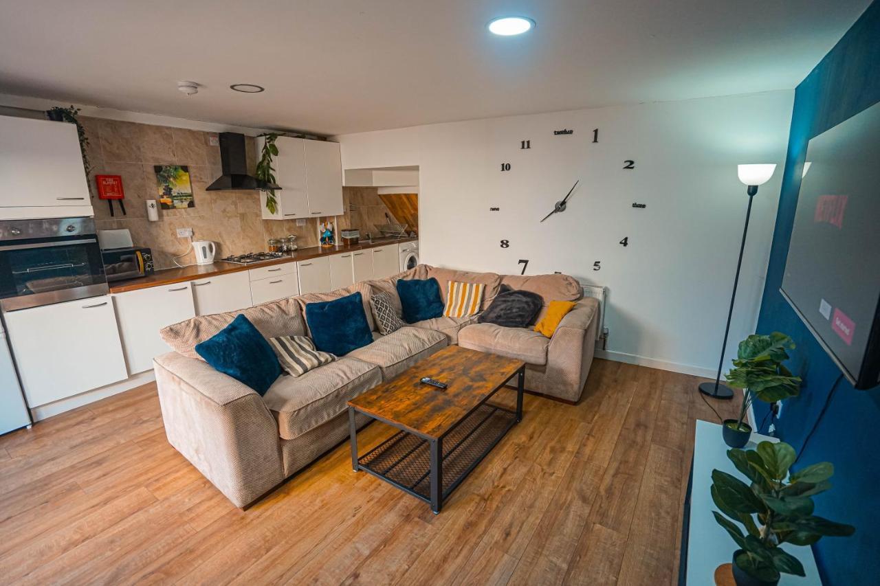 Private And Spacious 2 Bedroom House - Free Parking! Кардіфф Екстер'єр фото