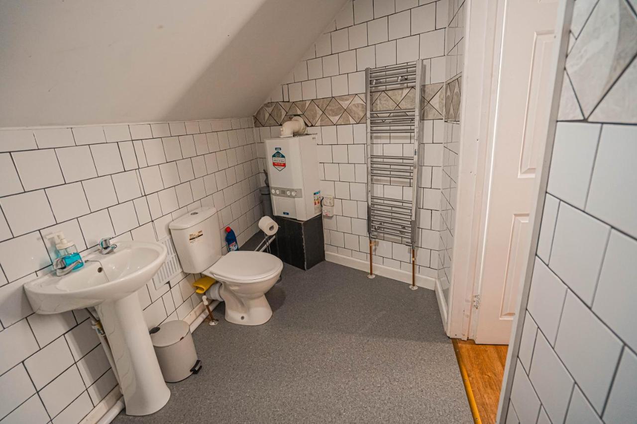 Private And Spacious 2 Bedroom House - Free Parking! Кардіфф Екстер'єр фото