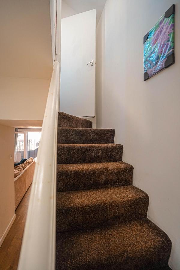 Private And Spacious 2 Bedroom House - Free Parking! Кардіфф Екстер'єр фото