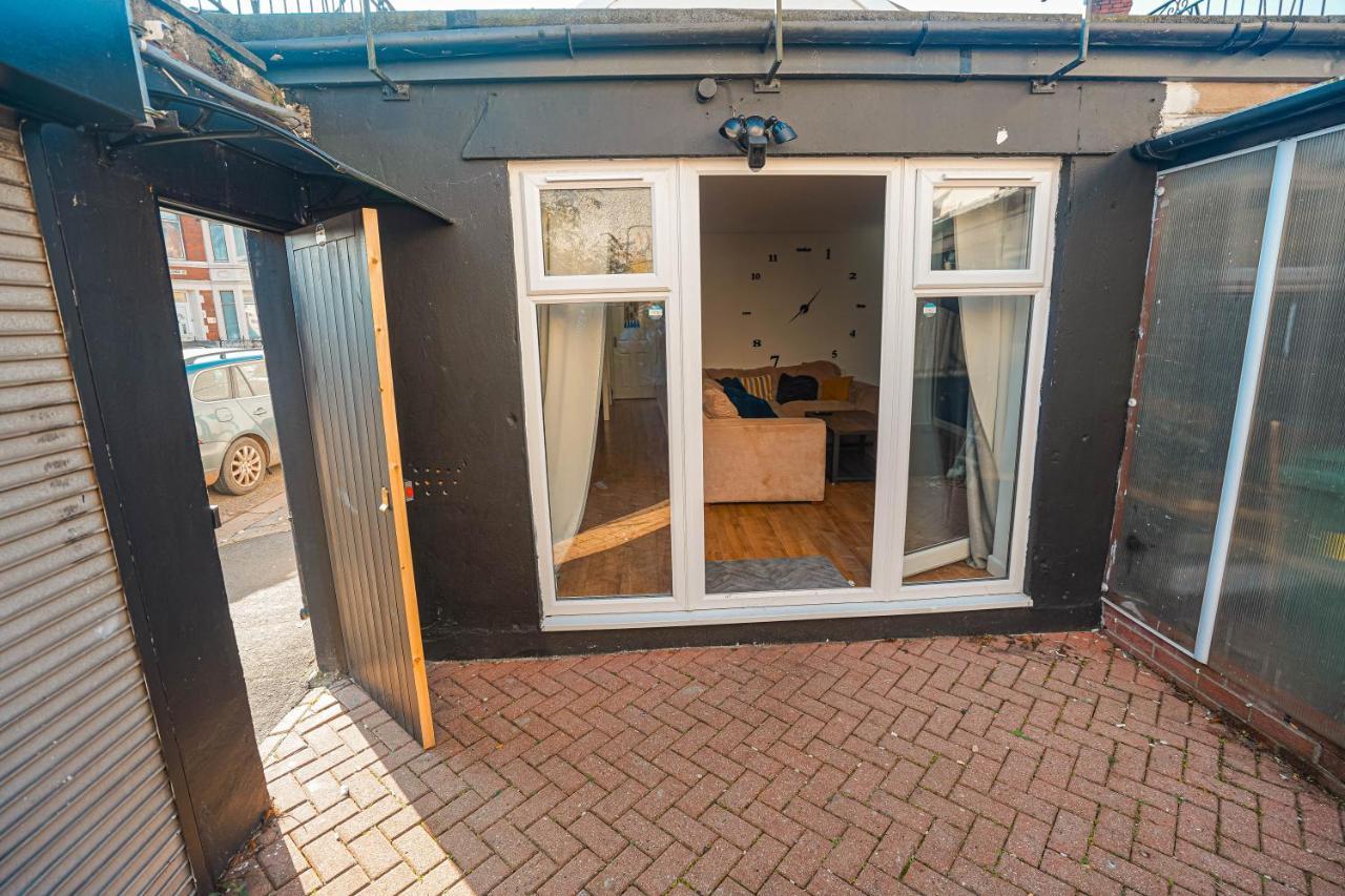 Private And Spacious 2 Bedroom House - Free Parking! Кардіфф Екстер'єр фото