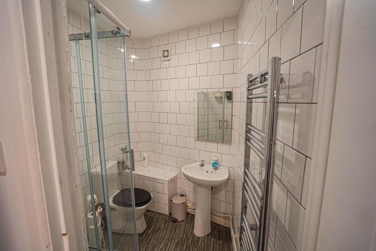 Private And Spacious 2 Bedroom House - Free Parking! Кардіфф Екстер'єр фото