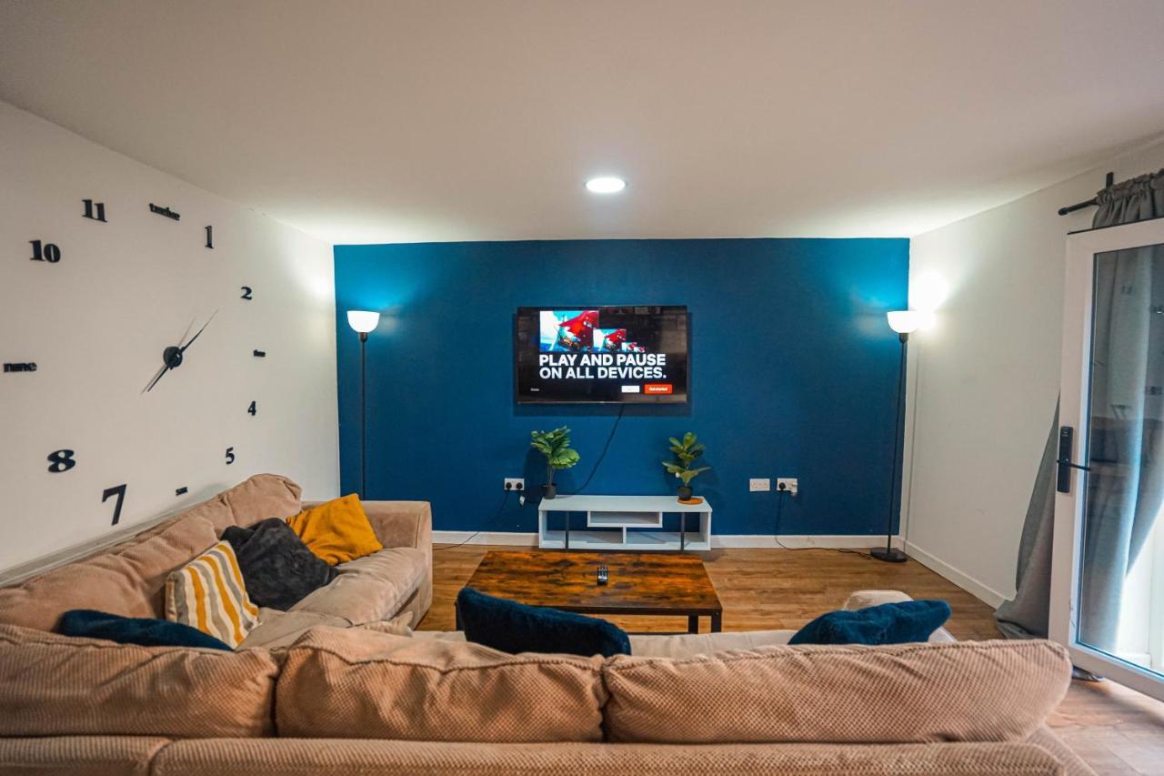 Private And Spacious 2 Bedroom House - Free Parking! Кардіфф Екстер'єр фото