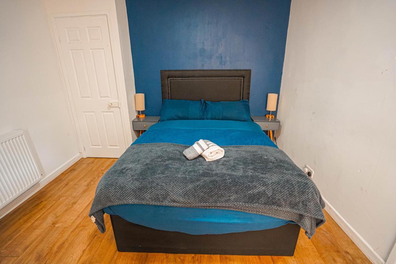 Private And Spacious 2 Bedroom House - Free Parking! Кардіфф Екстер'єр фото